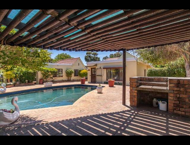 5 BEDROOM HOUSE FOR SALE IN BERGVLIET